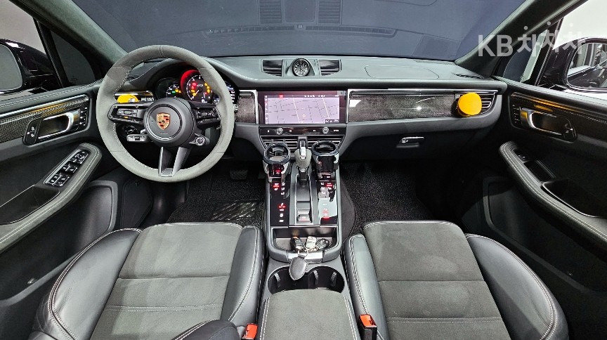 2023 - porsche macan