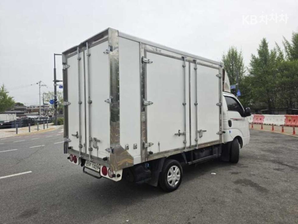 2021 - kia bongo iii