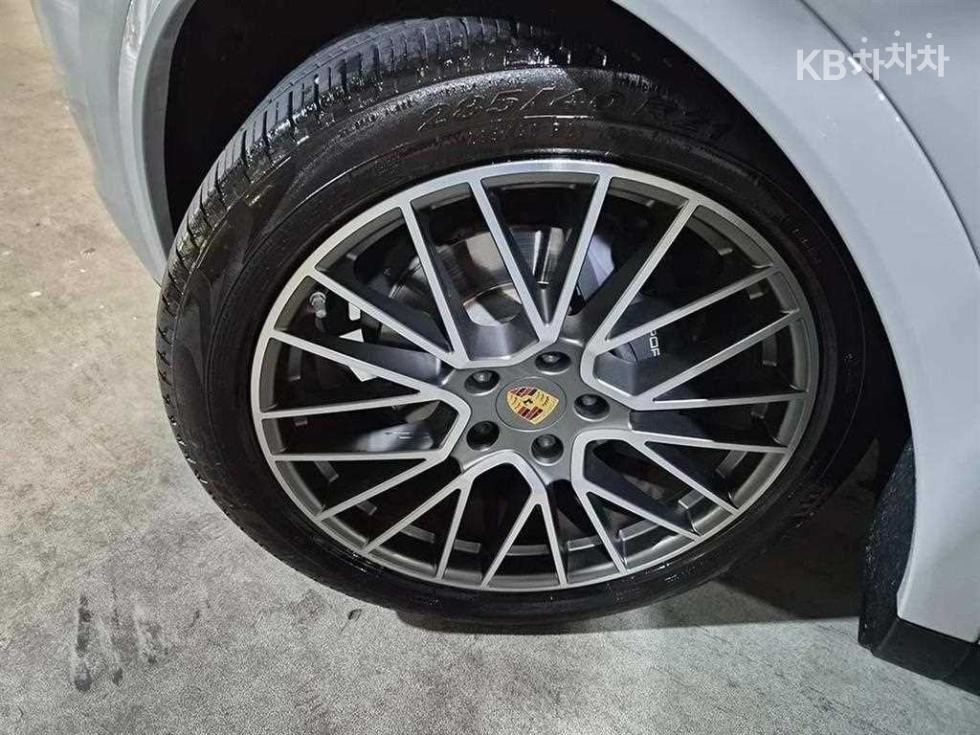 2022 Porsche (9Y0) photo