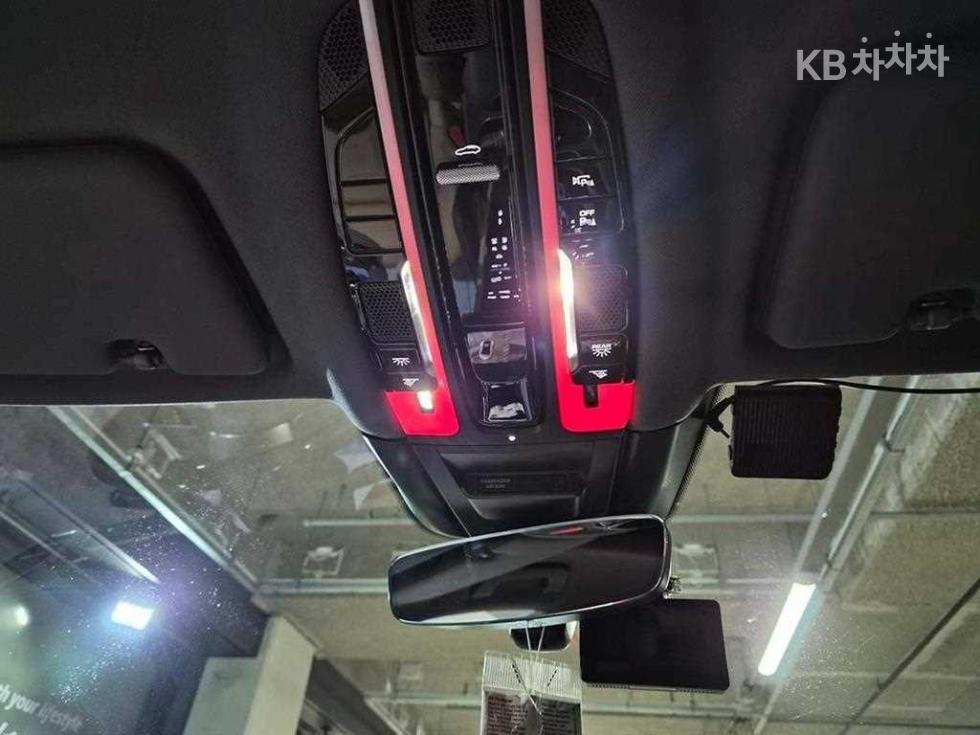 Porsche Cayenne — miniaturë 17