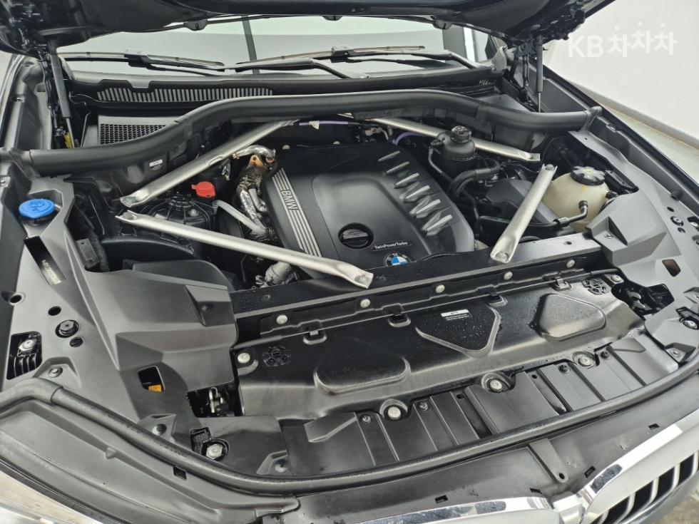 BMW X5 — miniaturë 6
