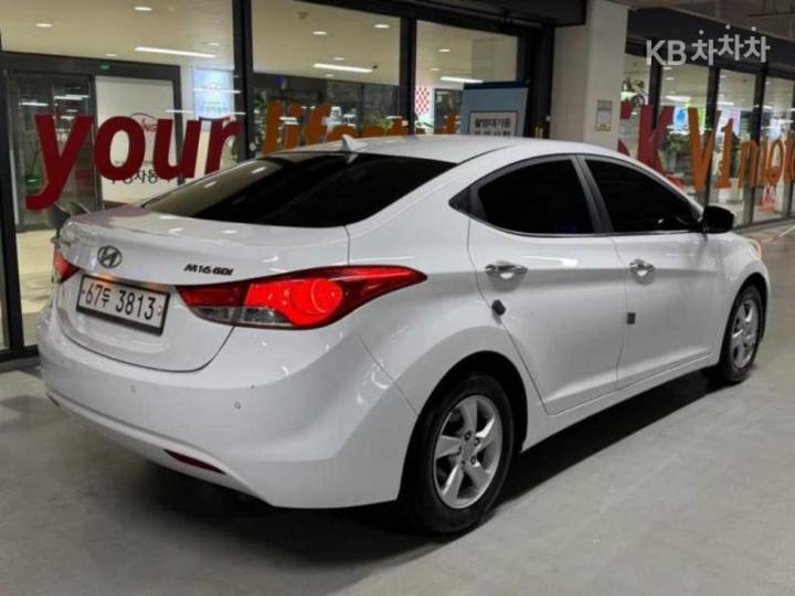 Hyundai Avante — miniaturë 4