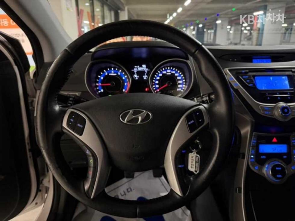 Hyundai Avante — miniaturë 8