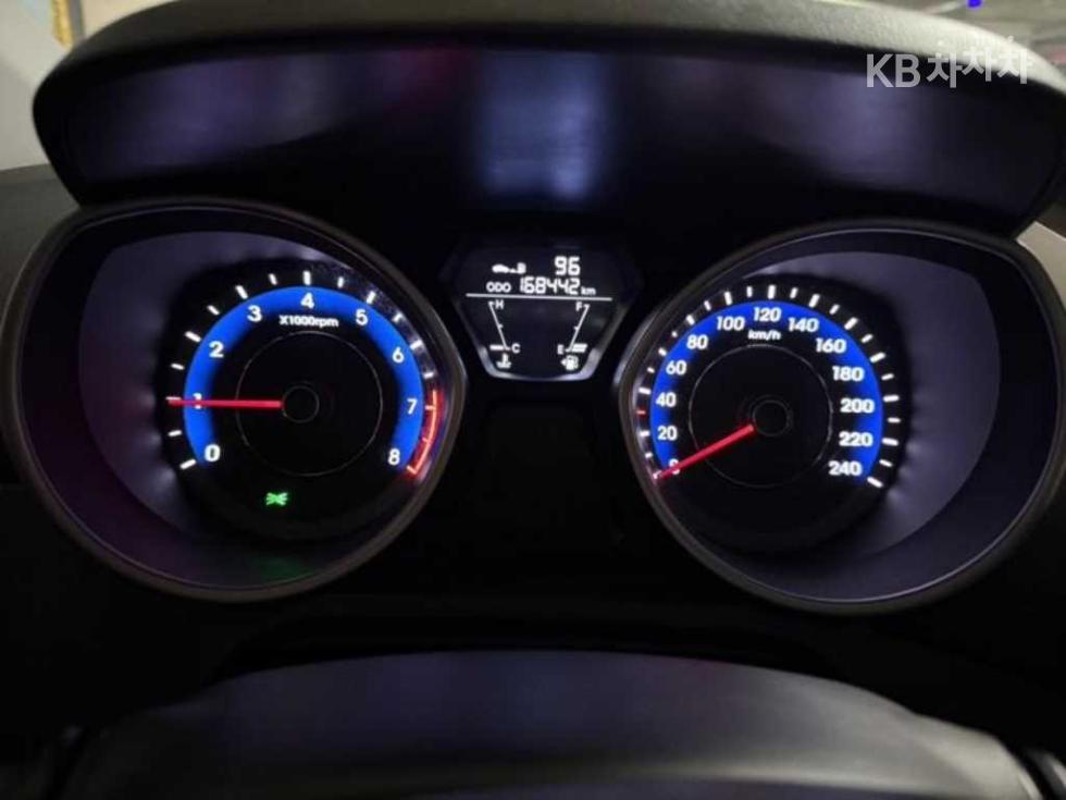 Hyundai Avante — miniaturë 9