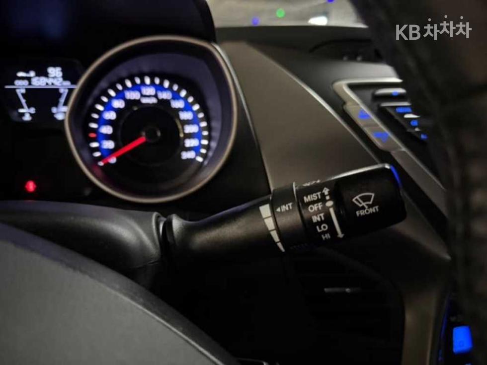 Hyundai Avante — miniaturë 14