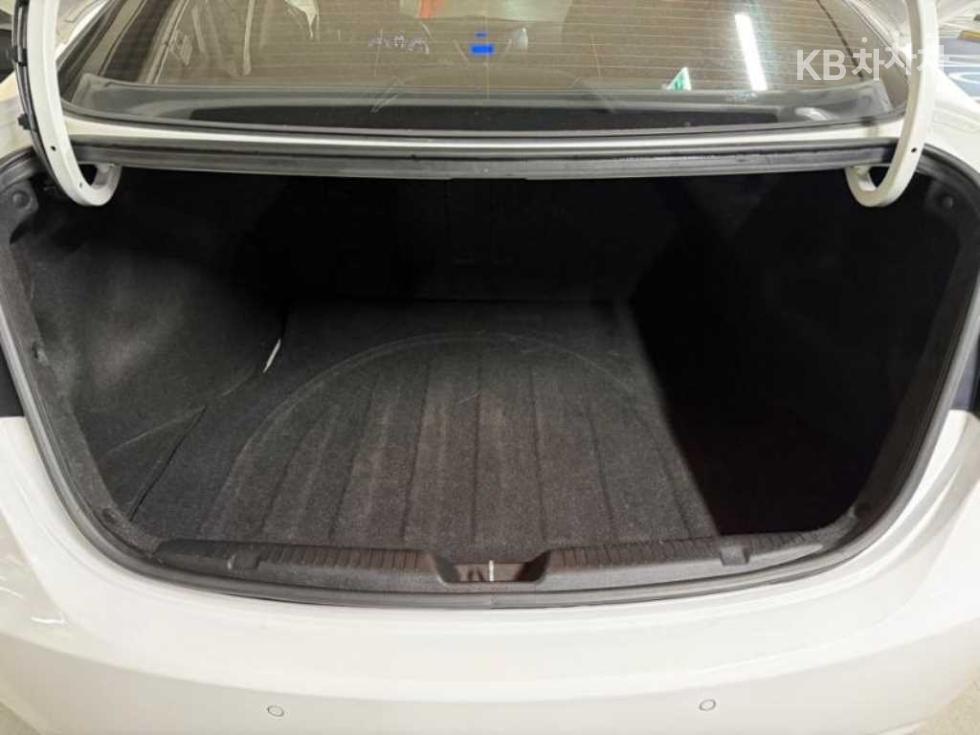 Hyundai Avante — miniaturë 18