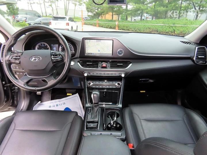 Hyundai Grandeur IG 3.0 LPi Modern Basic Base Type 8