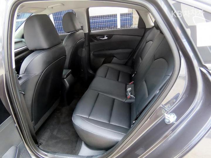 Kia K3 BD 1.6 Gasoline Prestige 7