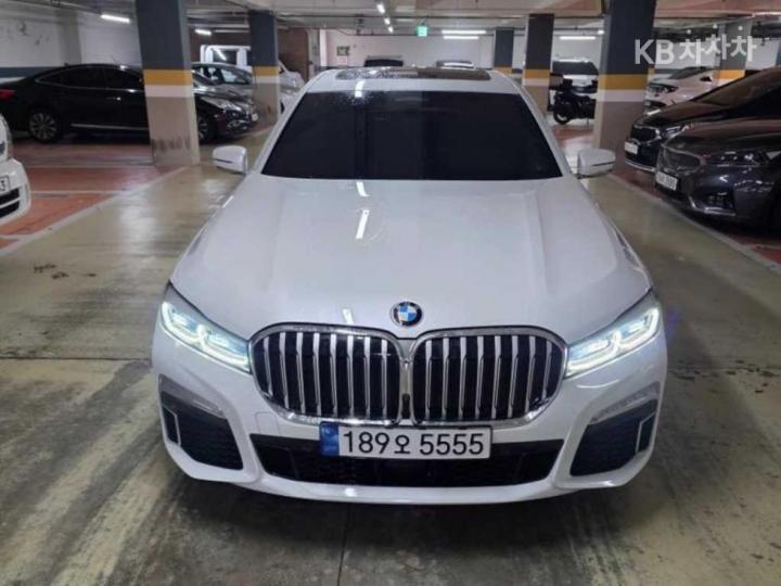 BMW 7 Series G11 740Li xDrive M Sport