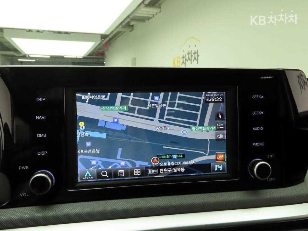2022 - kia k5