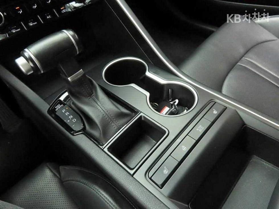 2022 - kia k5