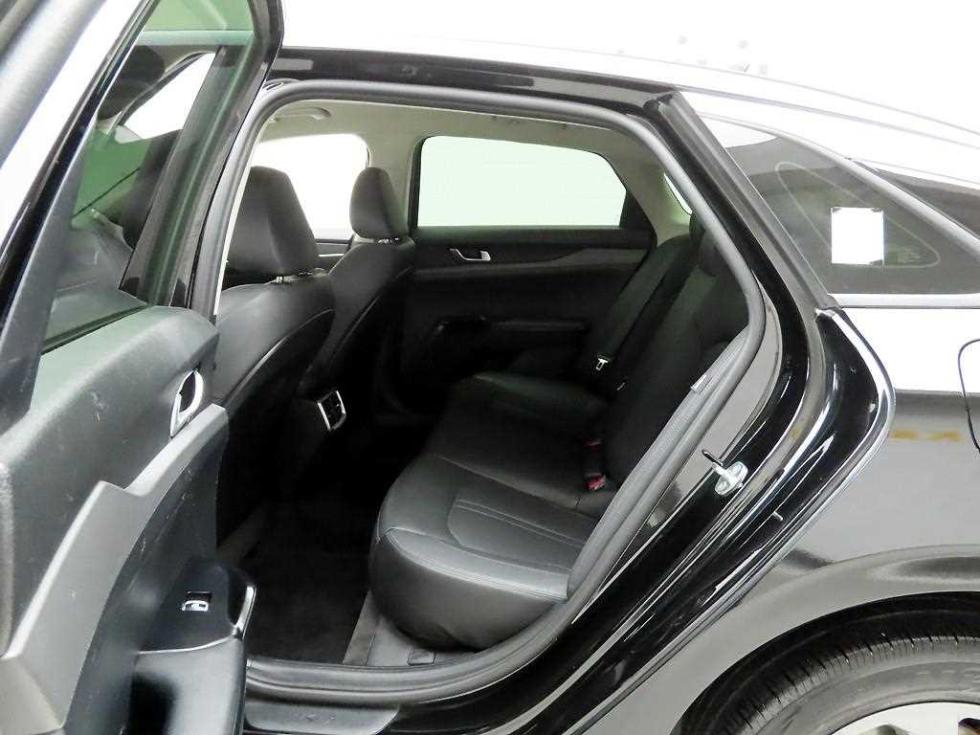 2022 - kia k5
