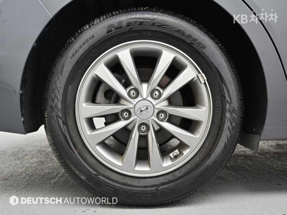 Hyundai Avante — miniaturë 5