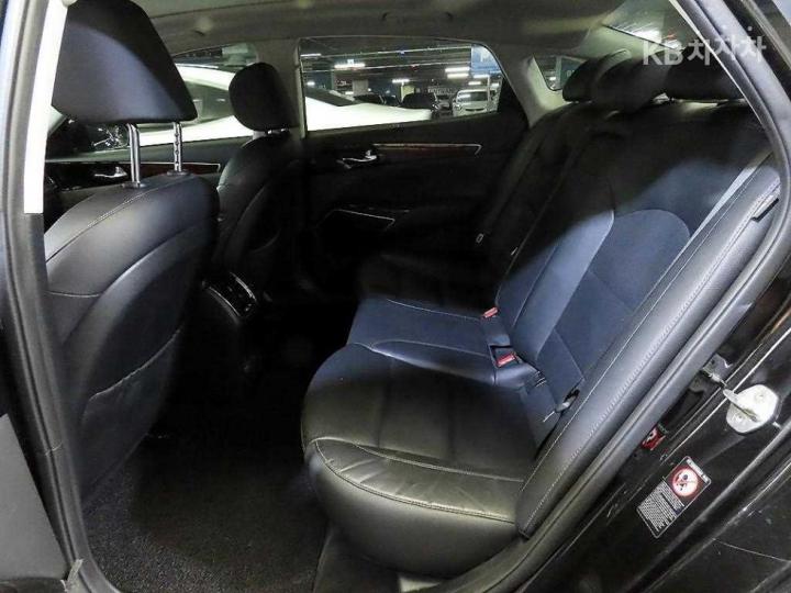 Kia K7 3.0 LPi Prestige 8