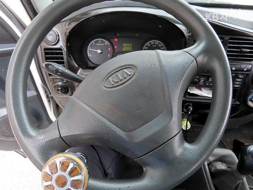 2011 - kia bongo iii