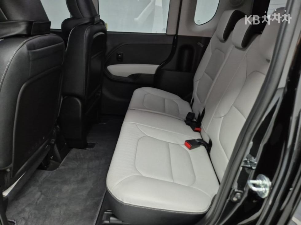 2023 - kia kia