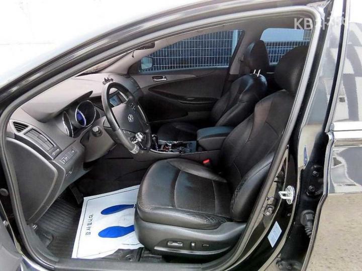 Hyundai Sonata YF LPi Top 6