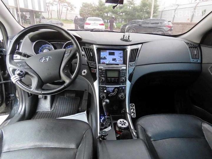 Hyundai Sonata YF LPi Top 8