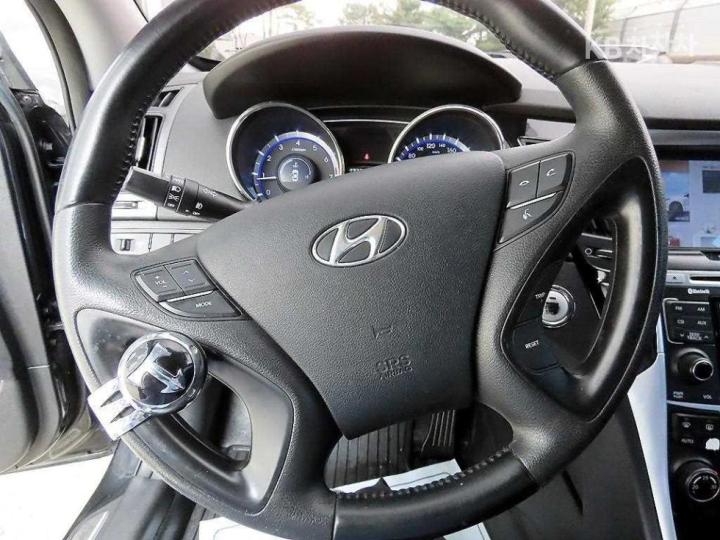 Hyundai Sonata YF LPi Top 9