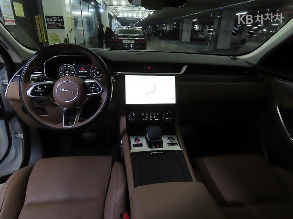 2021 - jaguar f-pace