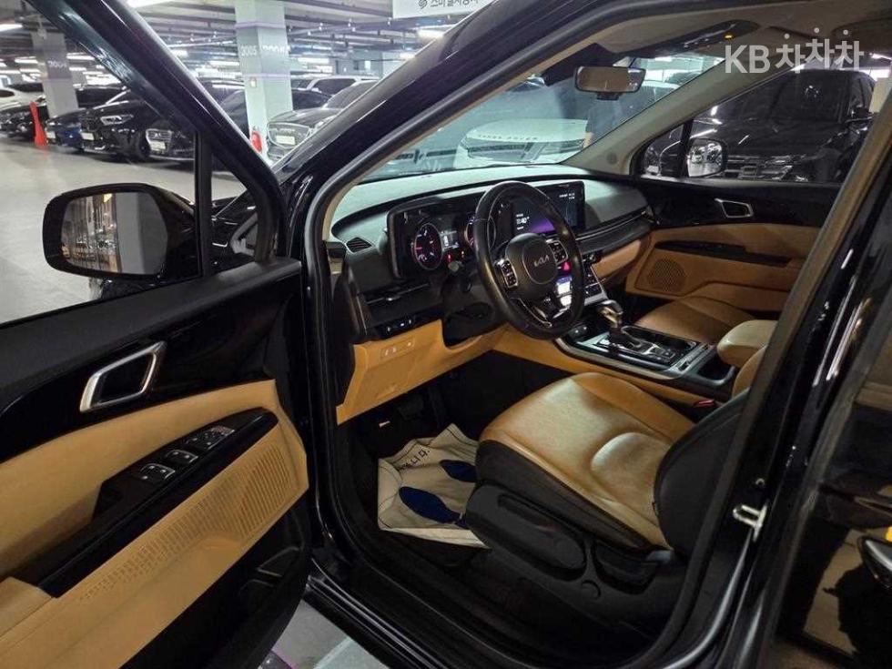 2023 - kia carnival