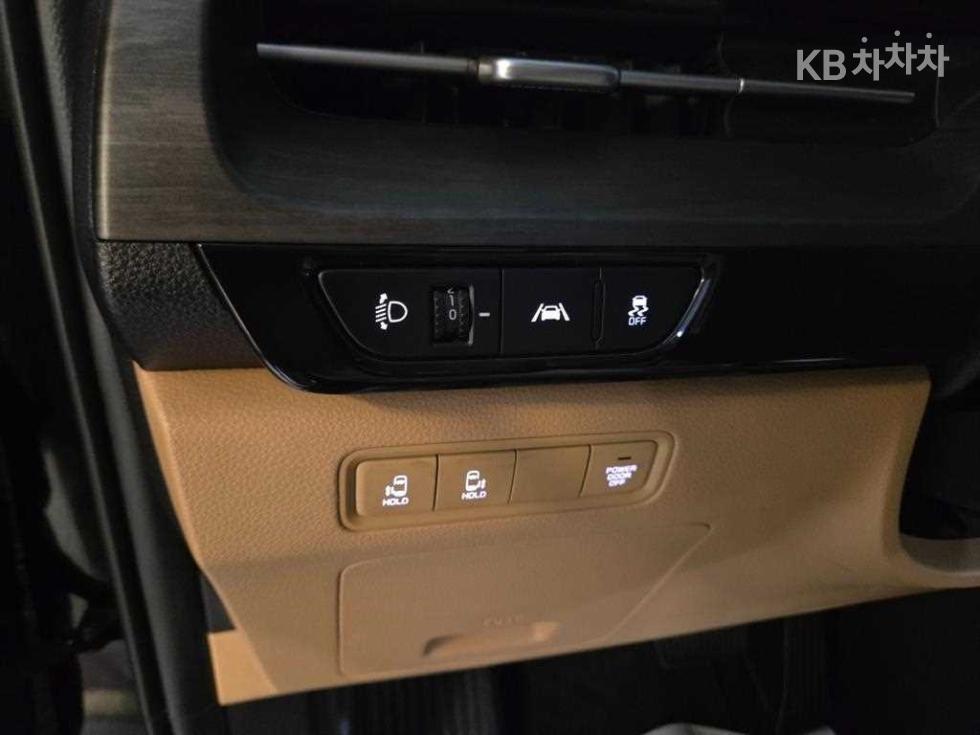 2023 - kia carnival