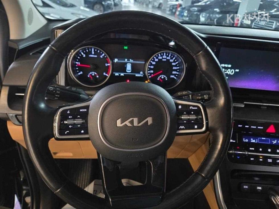 2023 - kia carnival