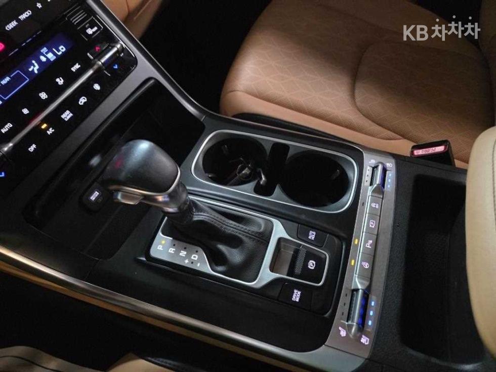 2023 - kia carnival