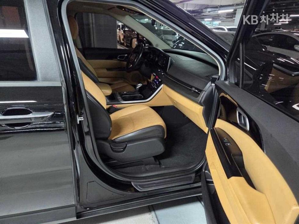 2023 - kia carnival