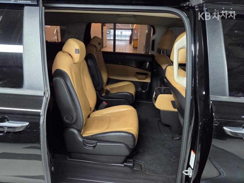 2023 - kia carnival