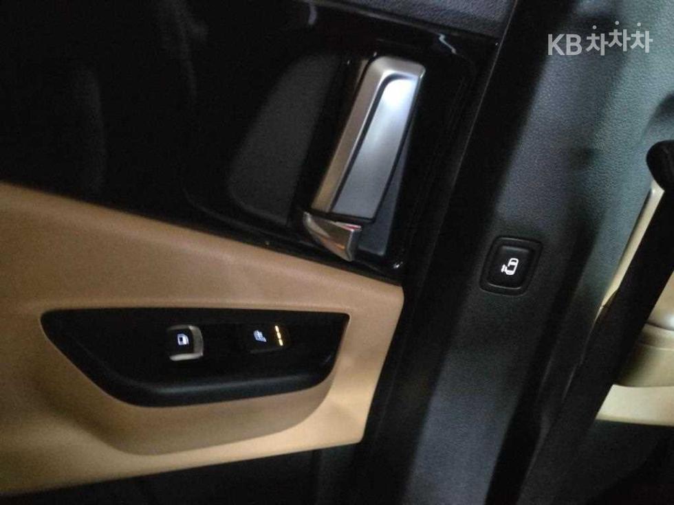 2023 - kia carnival