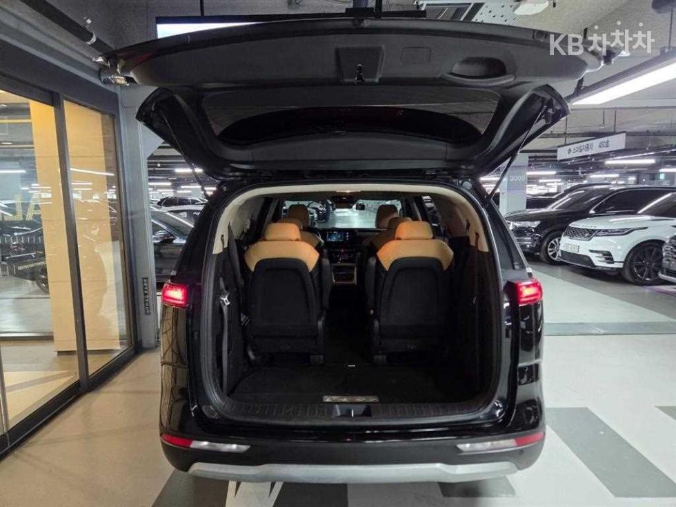 2023 - kia carnival
