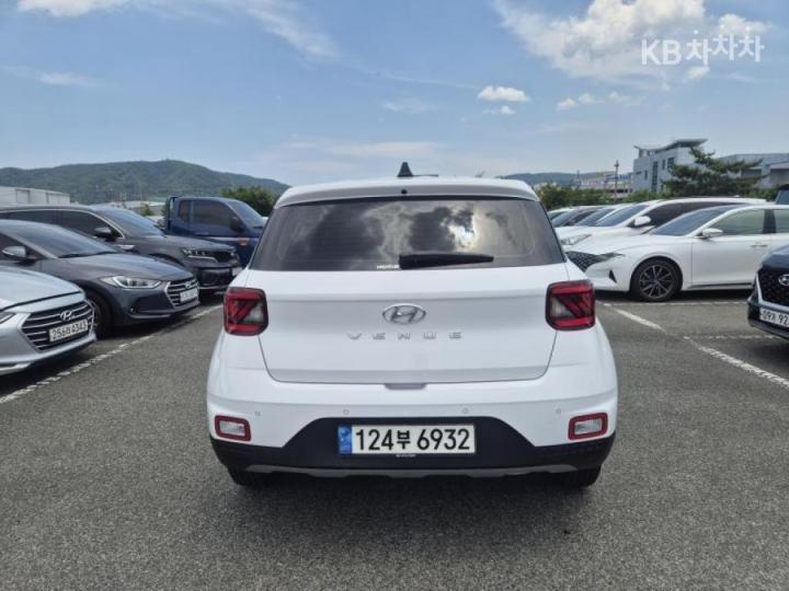Hyundai Venue Gasoline 1.6 Premium — фото 3