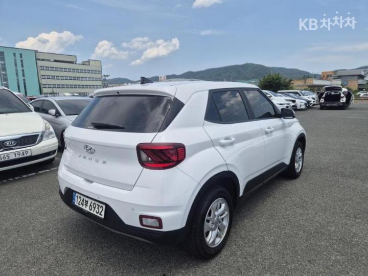 Hyundai Venue Gasoline 1.6 Premium — фото 4