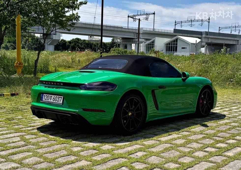 2023 - porsche 718