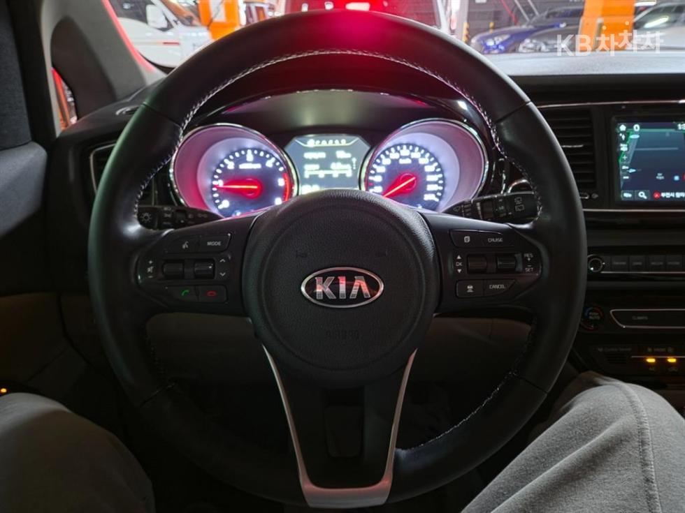 2017 - kia carnival