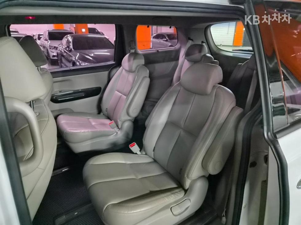 2017 - kia carnival