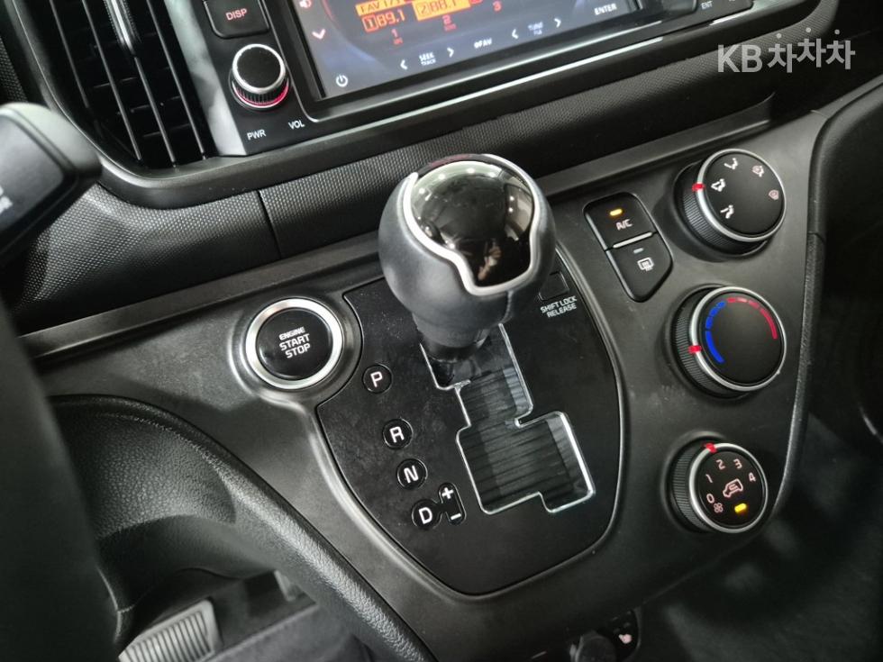 2023 - kia kia