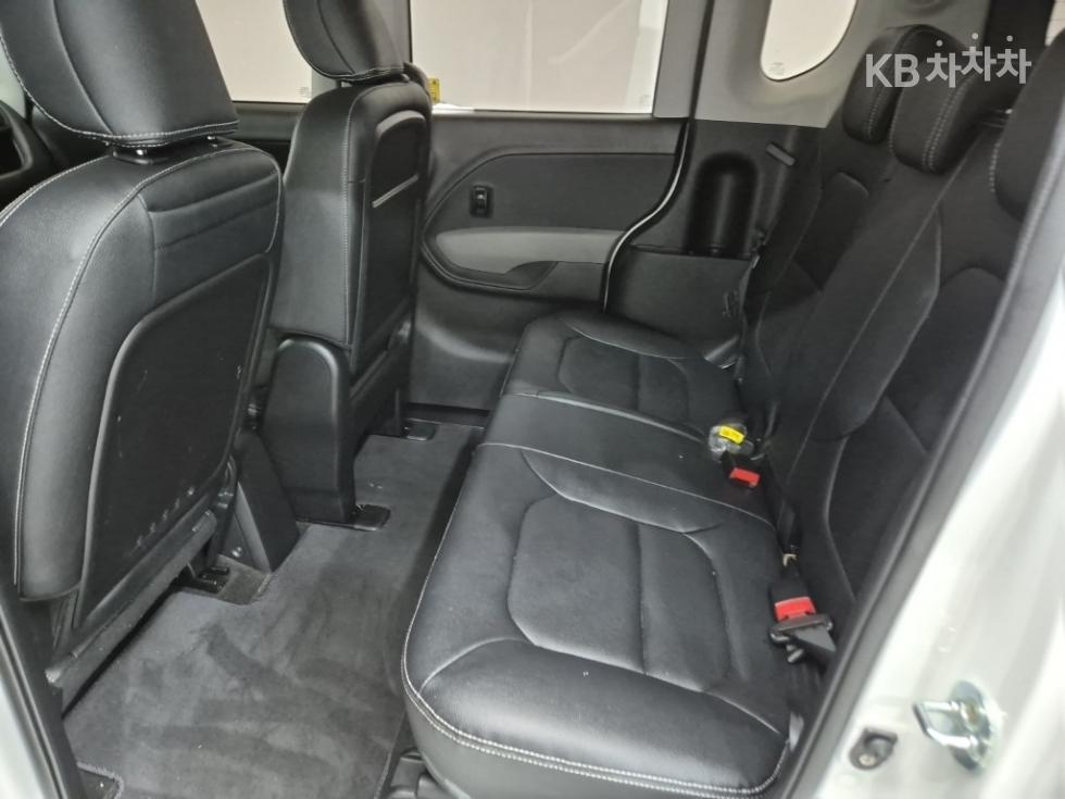 2023 - kia kia