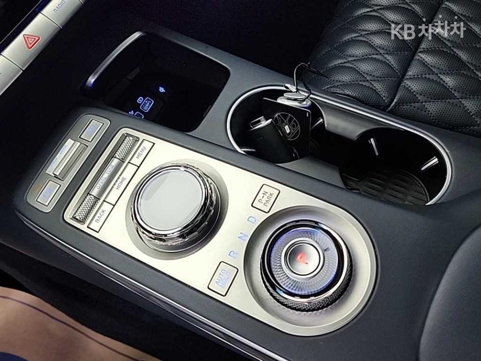 2022 Genesis GV70 photo