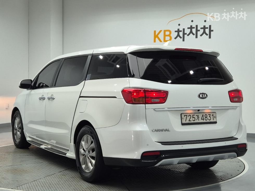 2019 - kia carnival