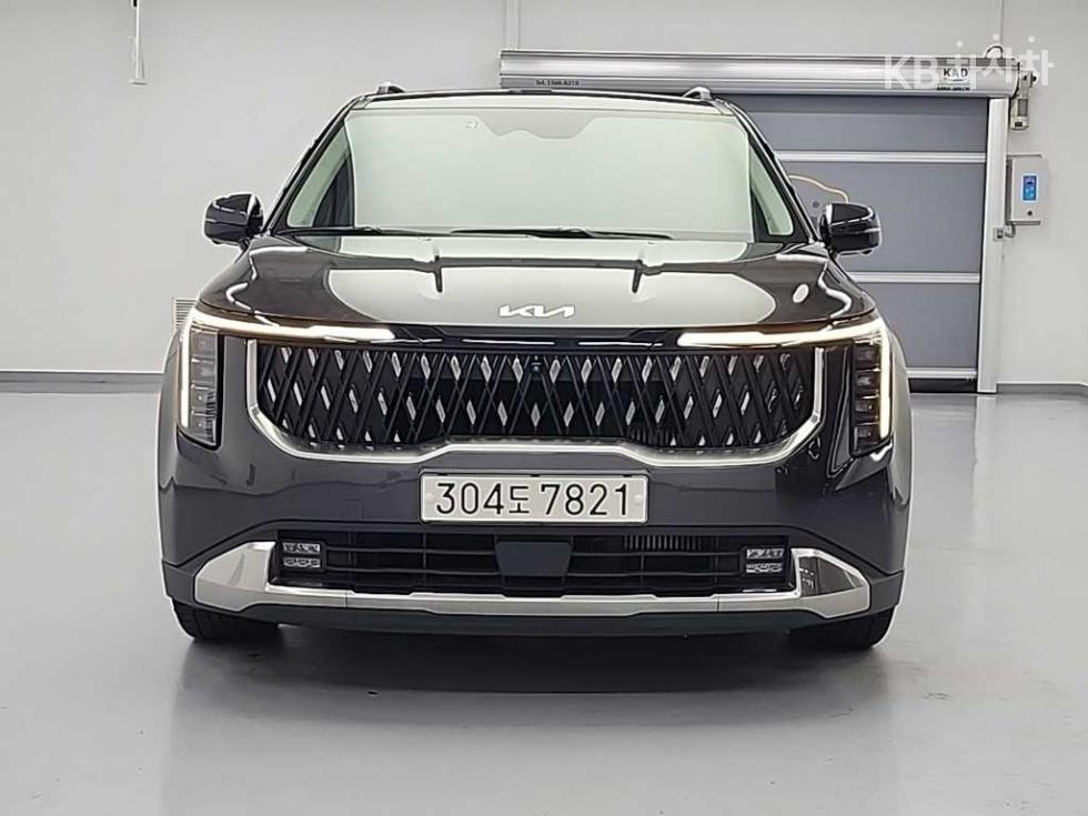 2023 Kia 4 photo