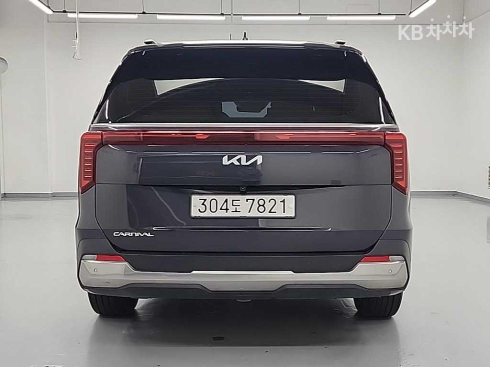 2023 Kia 4 photo