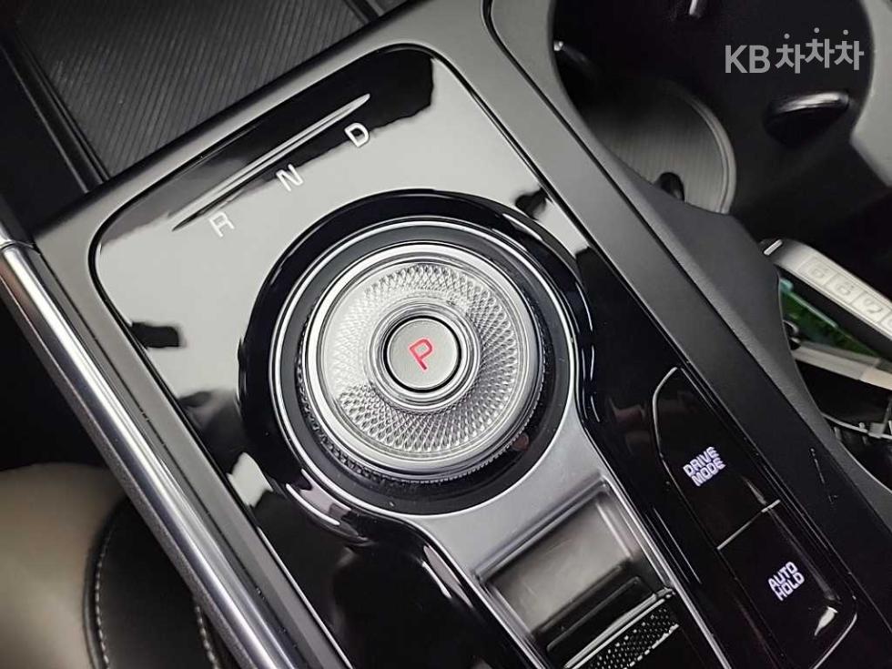 2023 Kia 4 photo