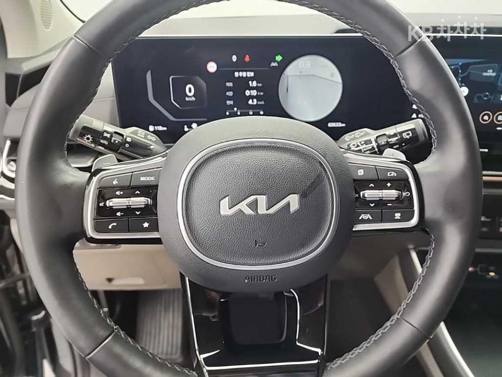 2023 Kia 4 photo