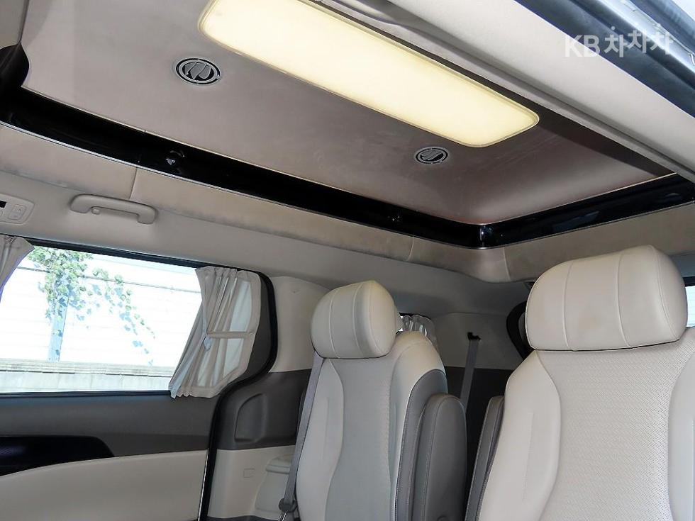 2021 - kia carnival