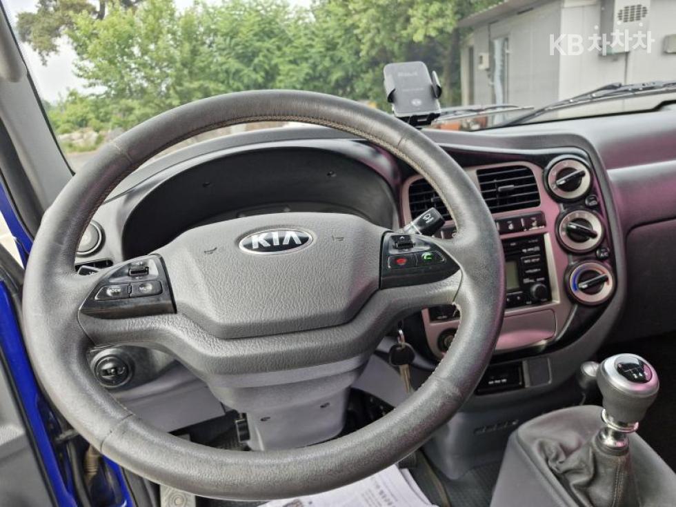 2013 - kia bongo iii