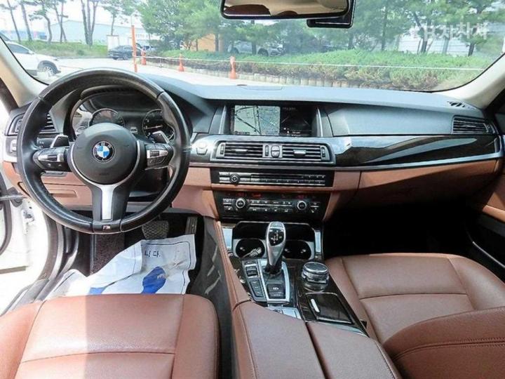 BMW 5 Series New 528i xDrive M Aero Dynamic F10 8