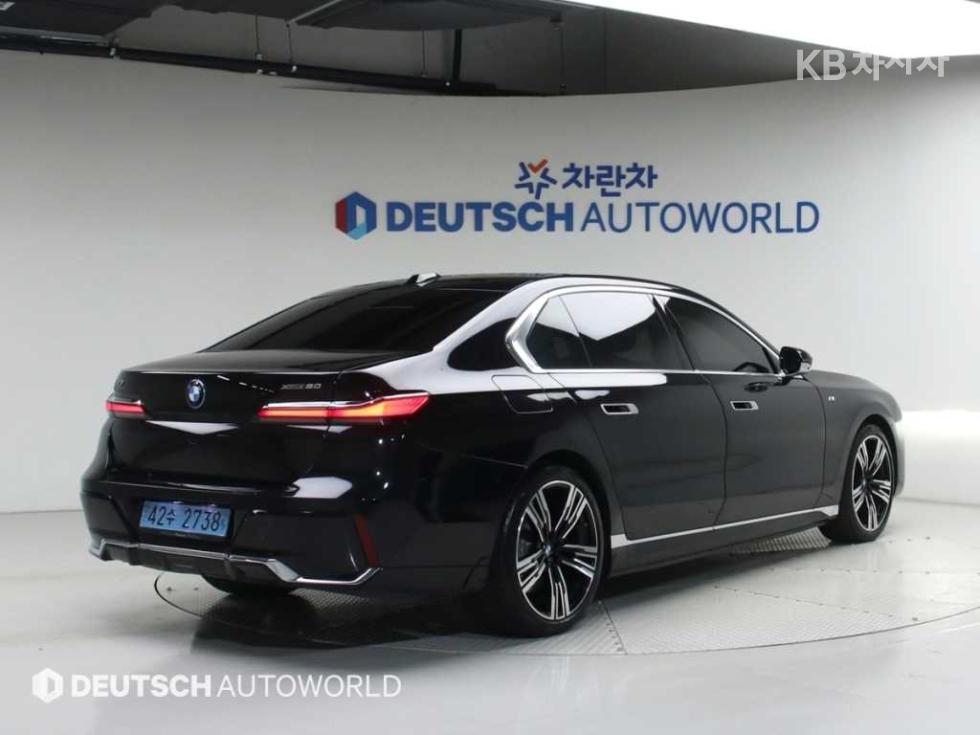 BMW i7 — miniaturë 2