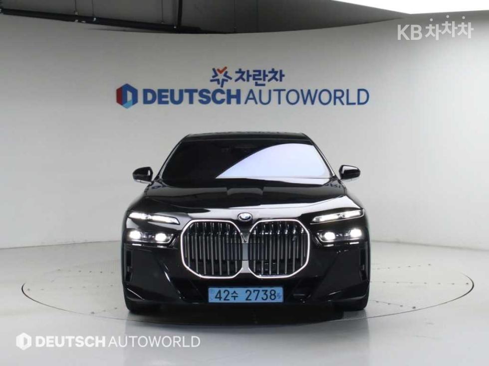 BMW i7 — miniaturë 3